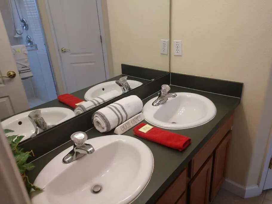 3 Bedroom Villa With Pool And Game Room Davenport